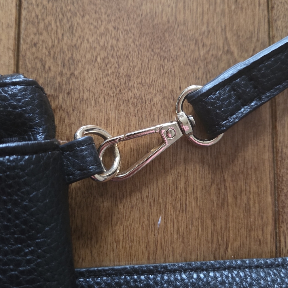 🆕️ Nanette Lepore Classic Black Pebbled Crossbody Bag With Gold Accents - Picture 7 of 10